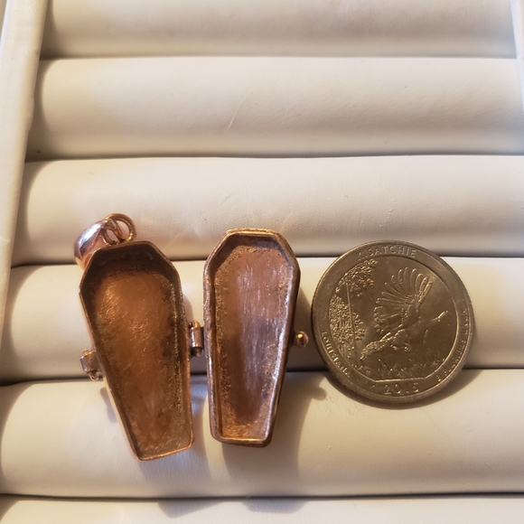 Labradorite Coffin Box pendant Necklace - Picture 11 of 16